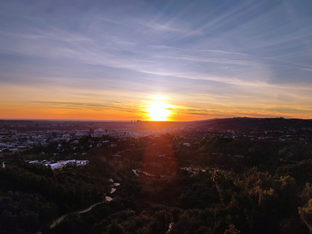 Blick vom Griffith Observatorium über Los Angeles und die Santa Monica Mountains