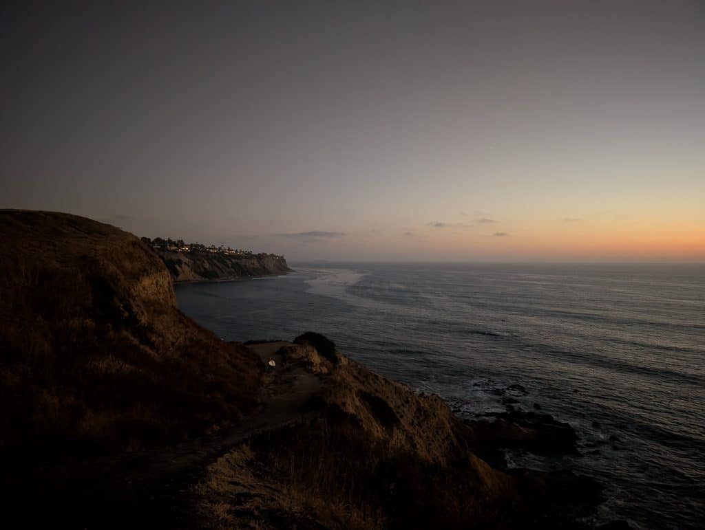 Abendlicher Blick über die Steilküste von Palos Verdes und den Pazifik