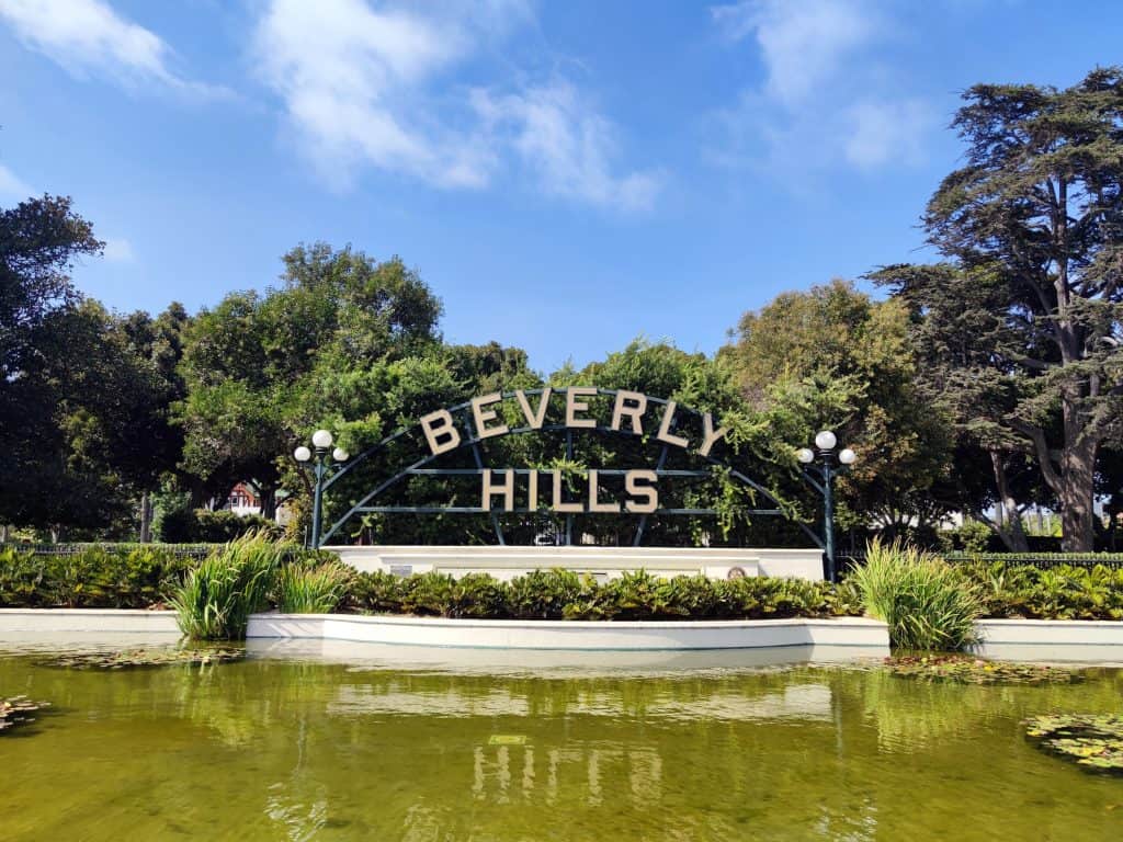 Das Beverly Hills Sign im Beverly Gardens Park