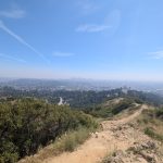 Kostenlose Aussicht über Los Angeles von einem Wanderweg in den Hollywood Hills