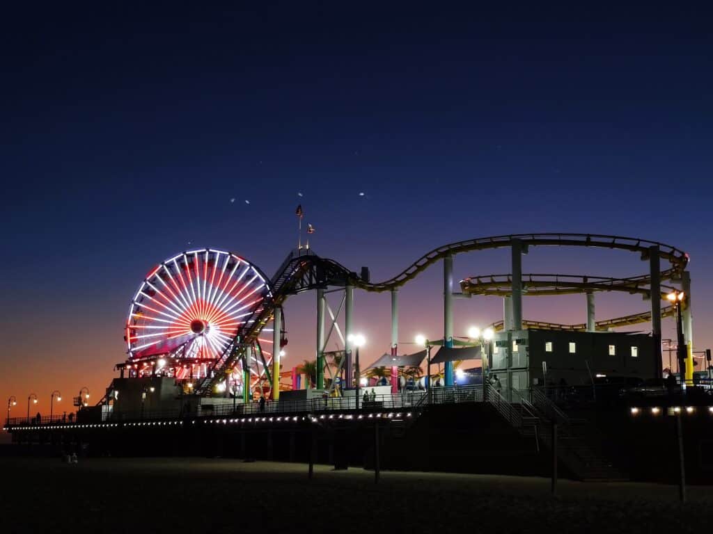 Santa Monica Pier bei Sonnenuntergang in Los Angeles
