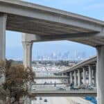Blick über die Freeways auf Downtown Los Angeles