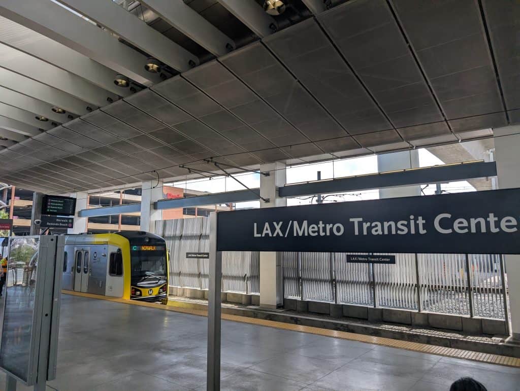 Metro-Zug am LAX Metro Transit Center in Los Angeles