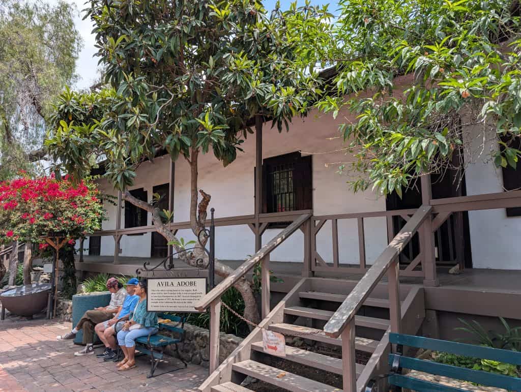 Avila Adobe in der Olvera Street in LA, das älteste erhaltene Wohnhaus der Stadt aus dem Jahr 1818