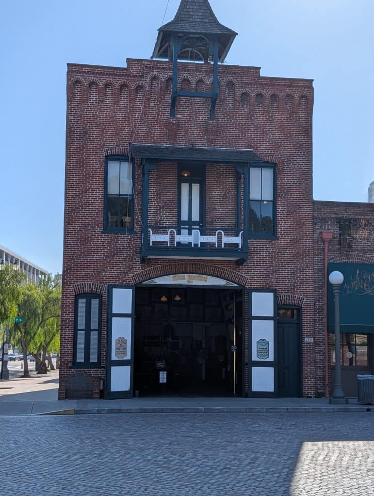 Historische Feuerwache an der Plaza de Los Angeles (zu sehen in der TV-Serie "Bones")