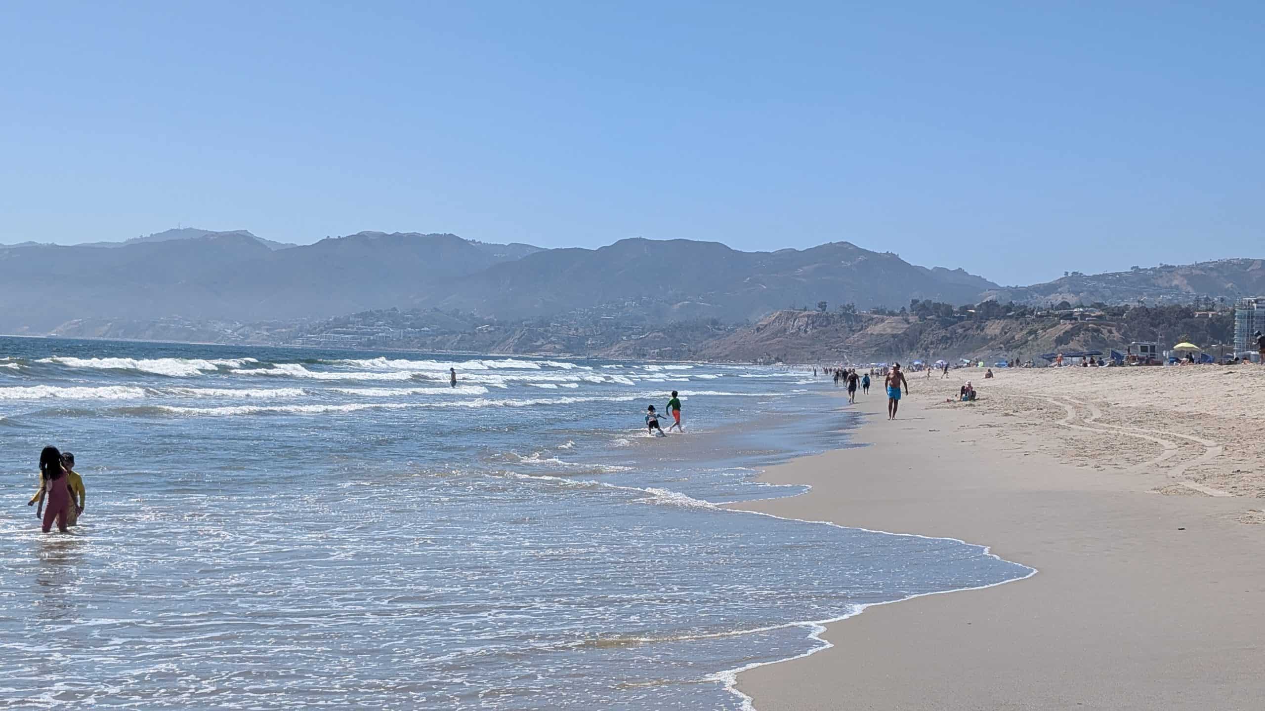 Strand zwischen Santa Monica und Venice Beach an der Pazifikküste von Los Angeles