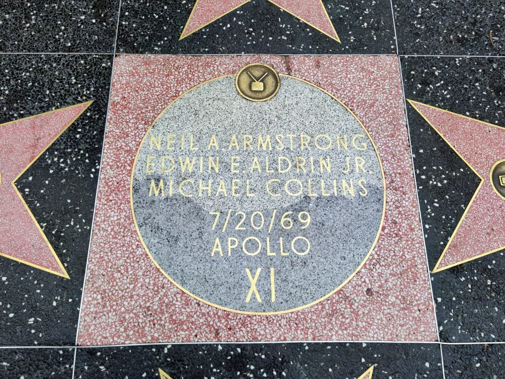 Sterne von Apollo 11 und Hollywood-Legenden auf dem Walk of Fame in Los Angeles